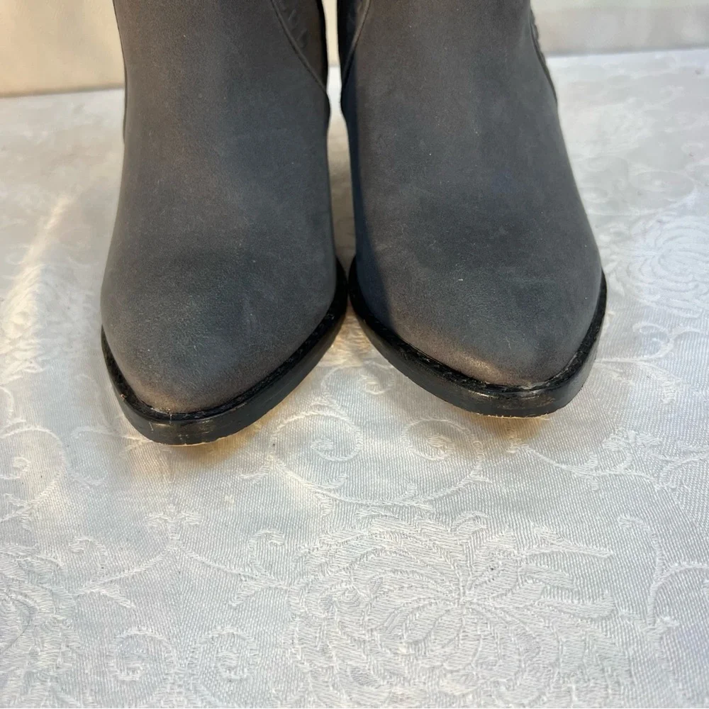 Zigi SoHo Halyn Gray Vegan Detailed Stitching 3” Heel Pointed Toe Ankle Boots 8